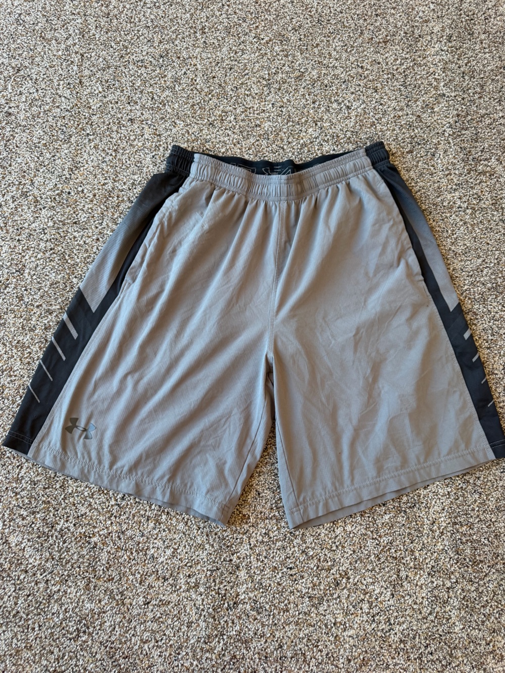 Under Armour Loose Basketball Shorts Men’s Large Gray Black Graphic Athletic